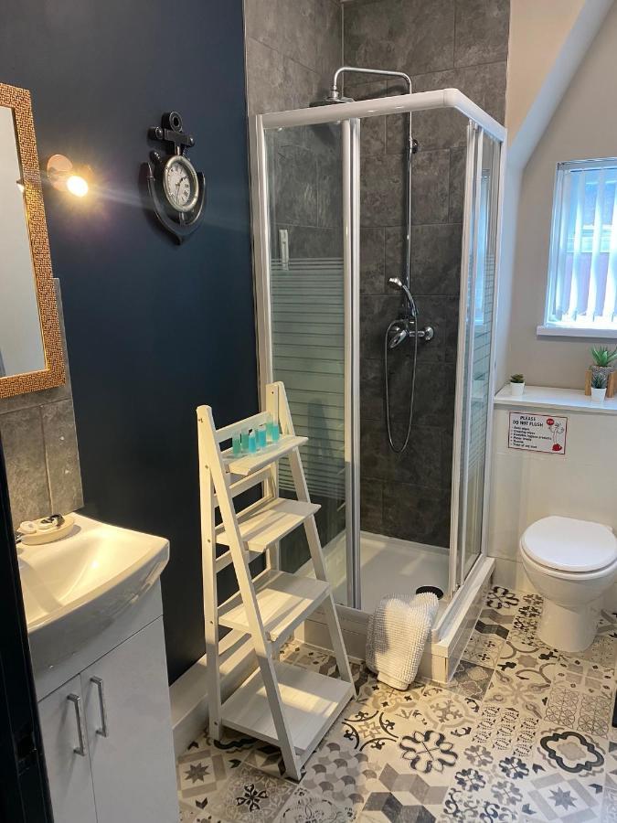 3 Double Bed Brittania Styled Central Home Near Lfc Sleeps 6 With Free Business Super Fast Fibre Broadband Liverpool Kültér fotó